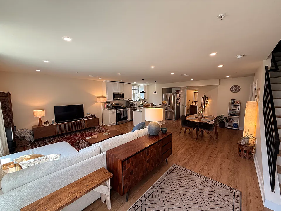 225 W Pastorius St #13