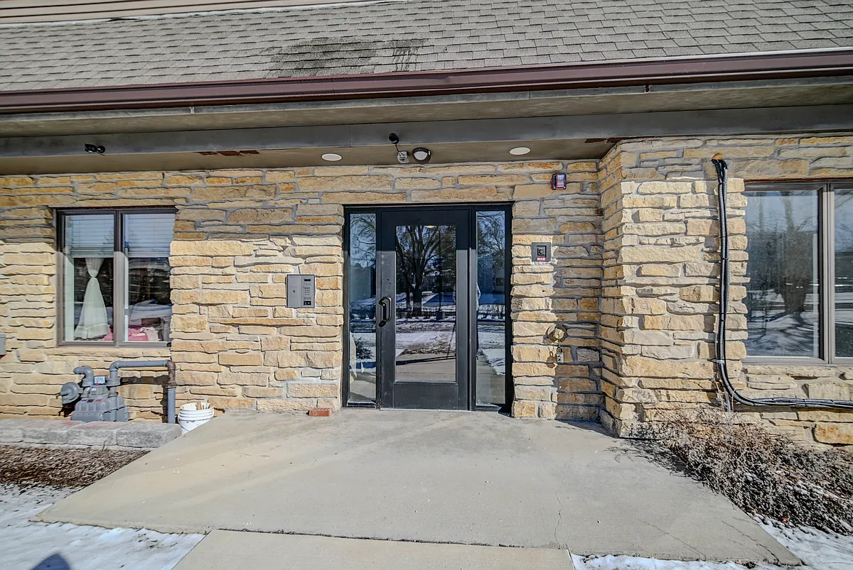 Building Photo - 2128 Luann Ln #102