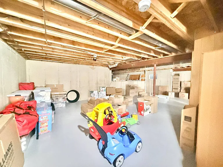 2052 Gardner Cir E — Photo 19
