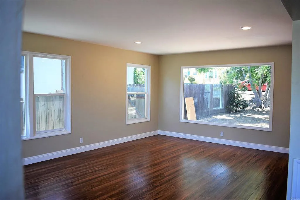 3 bed, 1100 sqft, $3,300 — Photo 3