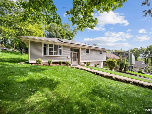 425 Paulding Ave, Northvale, NJ 07647