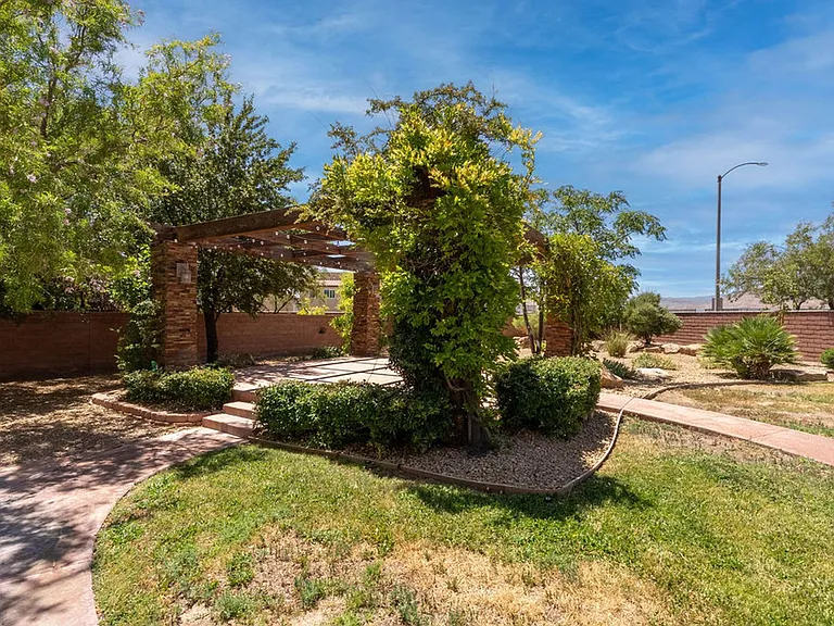 10387 Sweet Laurel St — Photo 52