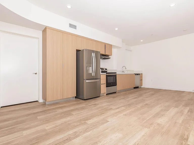 Woodlake Apartments — Photo 55