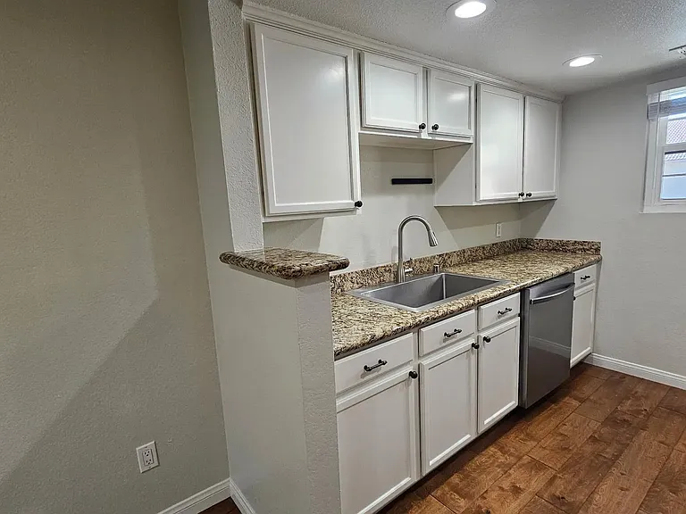 12091 Alta Carmel Ct #10 — Photo 3