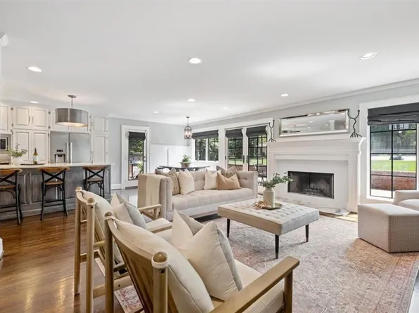 6801 W 67th St, Overland Park, KS 66202