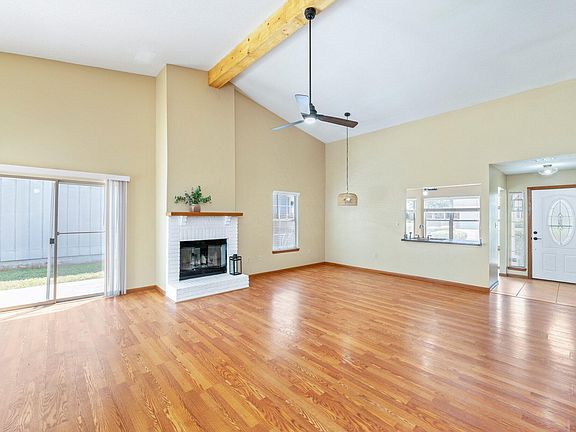 5th image of 368 Canterbury Cir NW