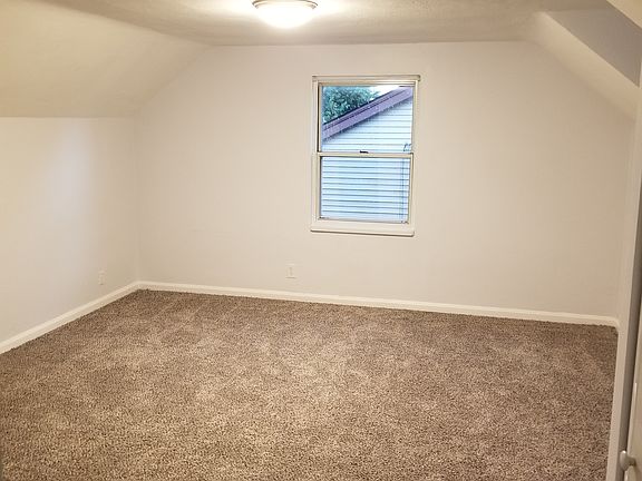 4th image of 113 Lloyd Ave