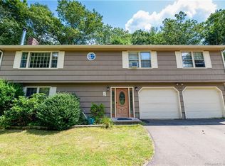 439 Maupas Rd, Guilford, CT 06437