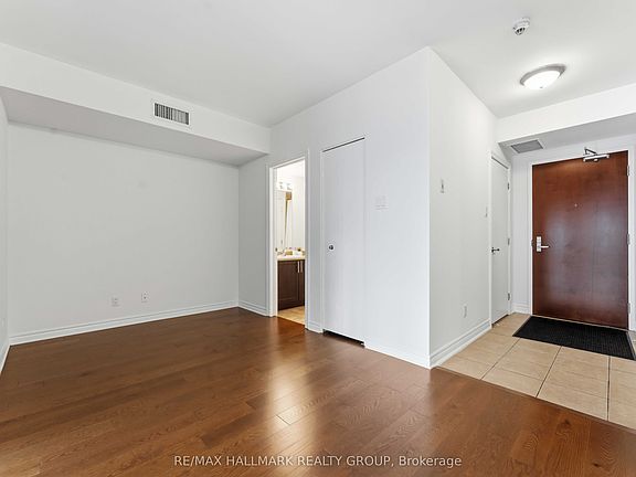 3rd image of 234 Rideau St #1902