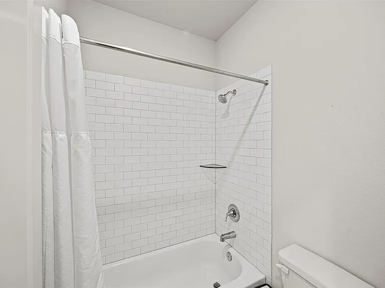 16631 Lake Austin St — Photo 28
