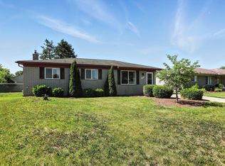 39962 Fraser Dr, Sterling Heights, MI 48310