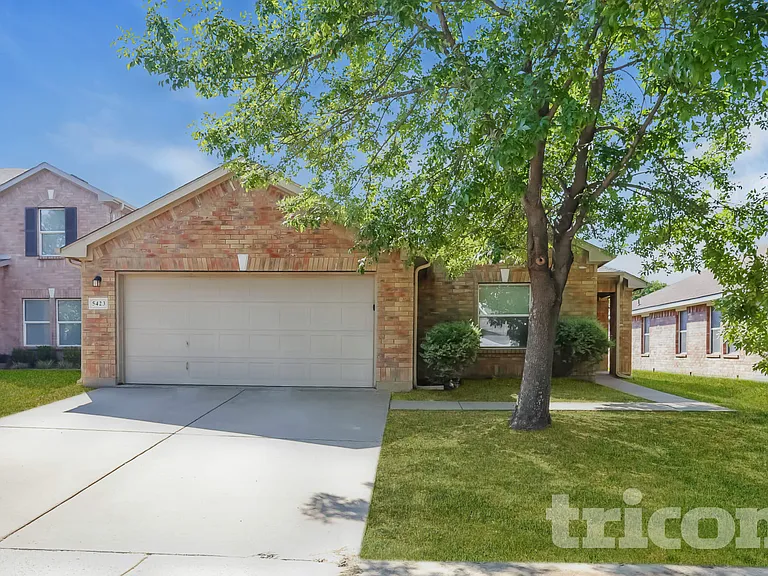5423 Sabine Ln — Photo 1