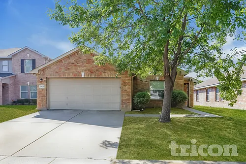 5423 Sabine Ln Photo 1