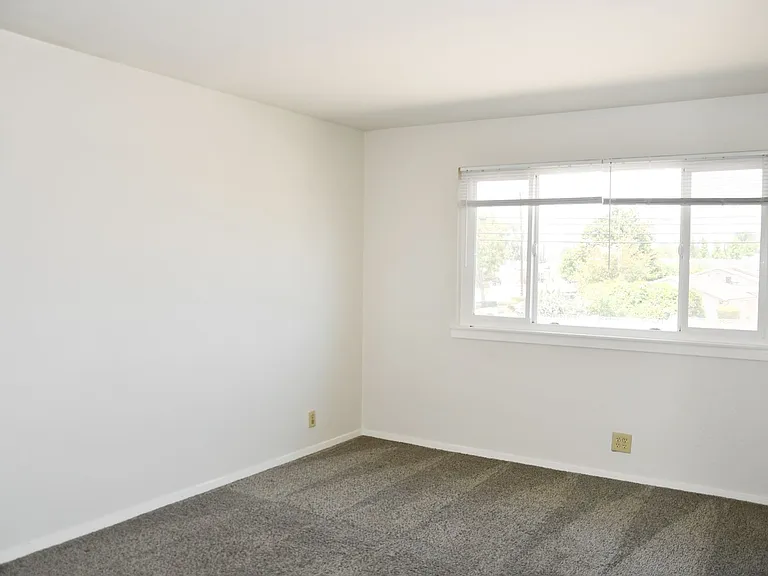 522 E Collins Ave — Photo 43
