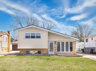 7 N School St, Addison, IL 60101