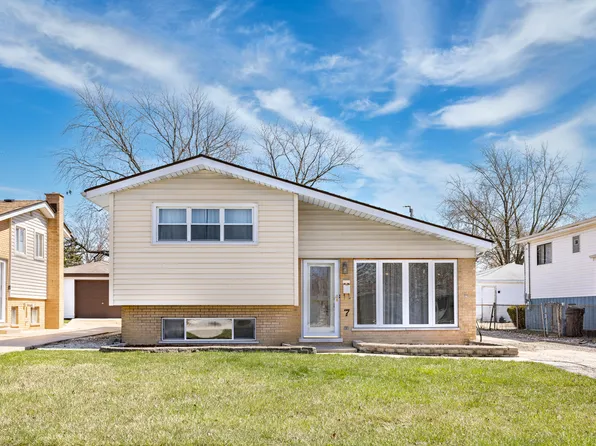 7 N School St, Addison, IL 60101