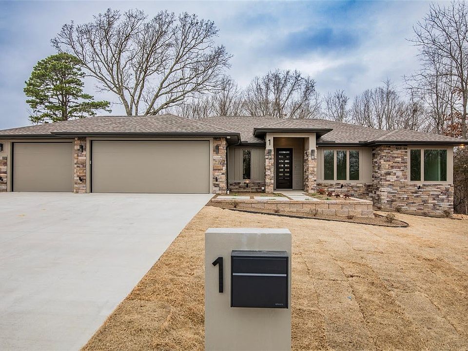 1st image of 1 Glen Elgin Ct