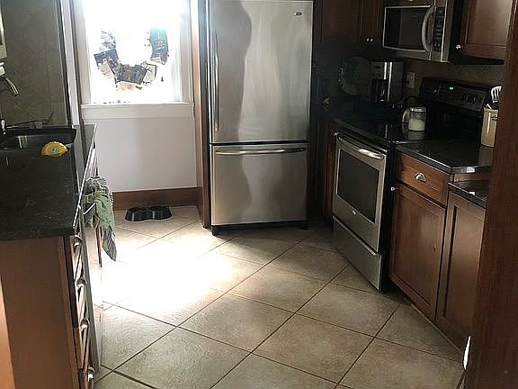 4th image of 807 N D St