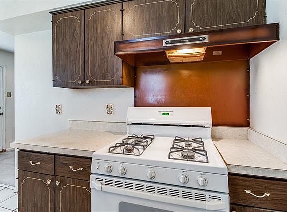 4th image of 4685 Wisteria St