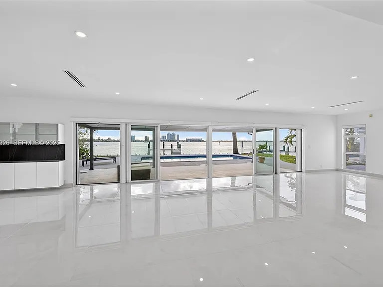 1101 S Shore Dr #1 — Photo 3