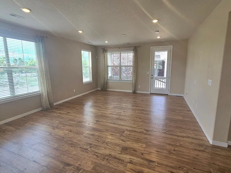 9825 Geneva Creek Ln — Photo 5