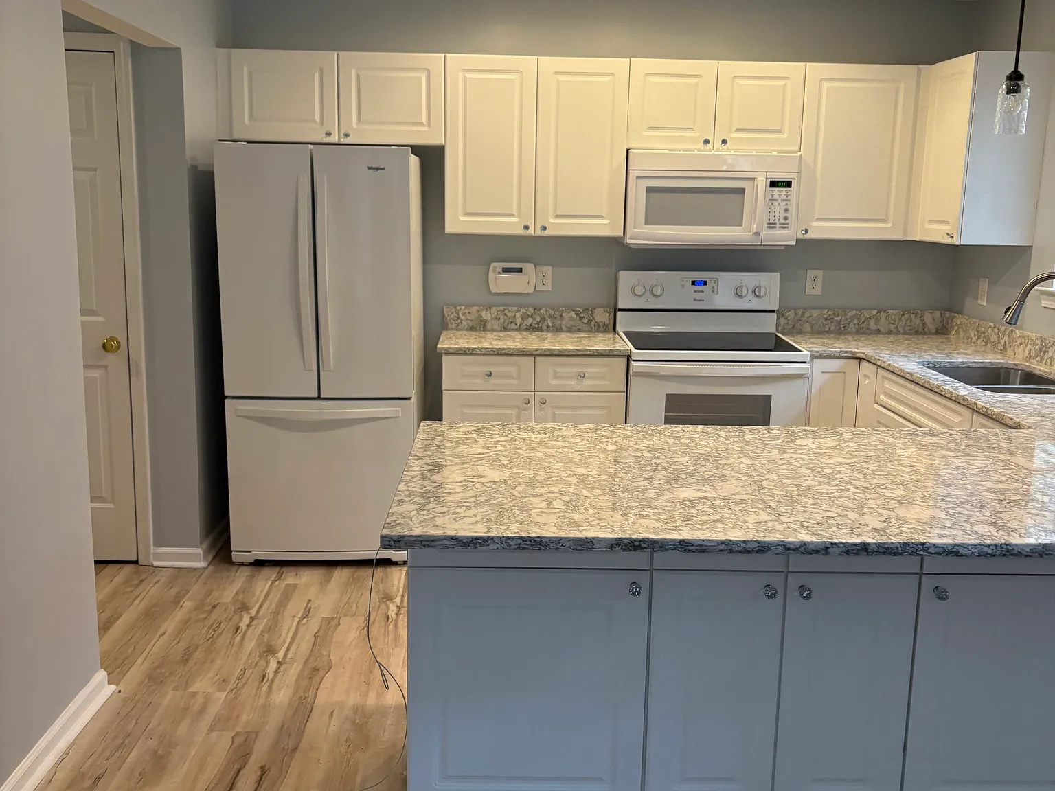 3 bed, 1413 sqft, $2,700 — Photo 2