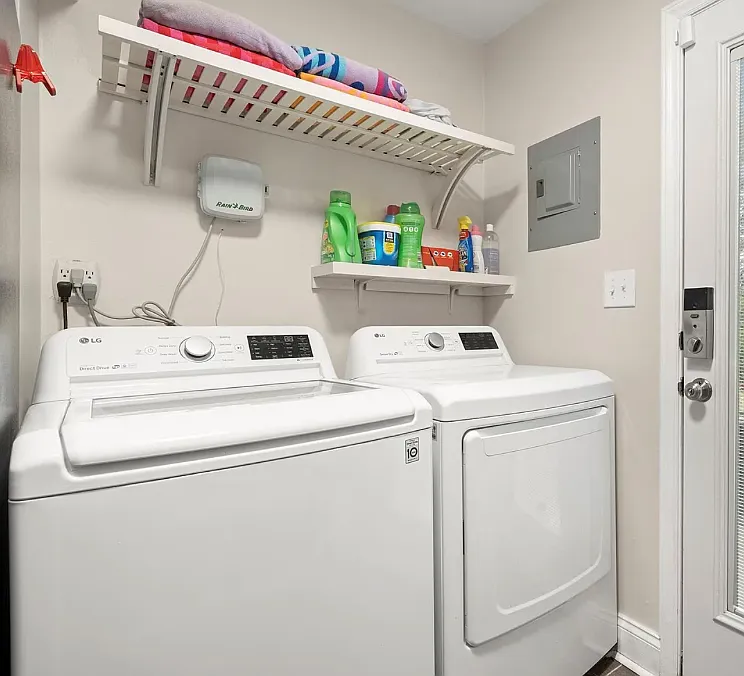 4 bed, 2528 sqft, $6,500 — Photo 3