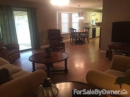 3rd image of 829 Resimont Dr