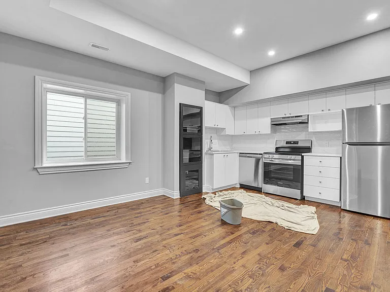 265 Carruthers Ave #202 — Photo 3