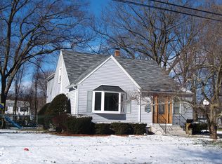 94 Robert Dr, East Haven, CT 06512