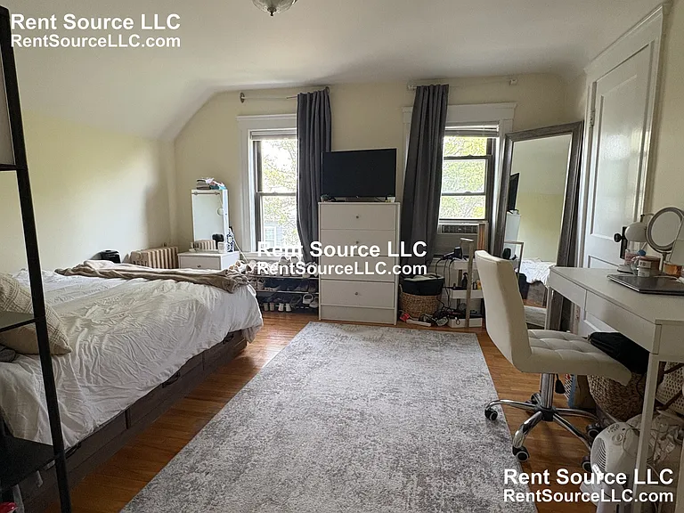 33 Stoughton St — Photo 7