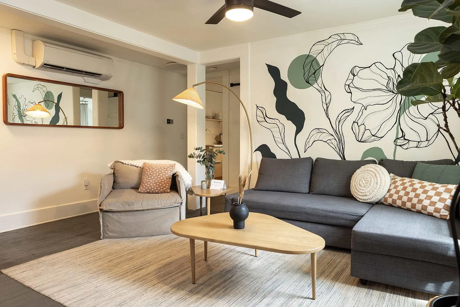 2 bed, 1.0 bath, 699 sqft, $3,801 — Photo 3