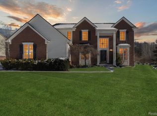 9456 Maple Ln, Clarkston, MI 48348