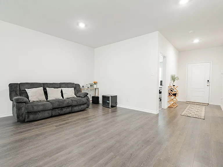 555 Delaware Rd — Photo 9