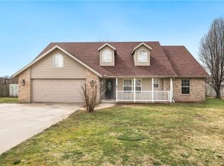 831 E Lowell Ave, Cave Springs, AR 72718