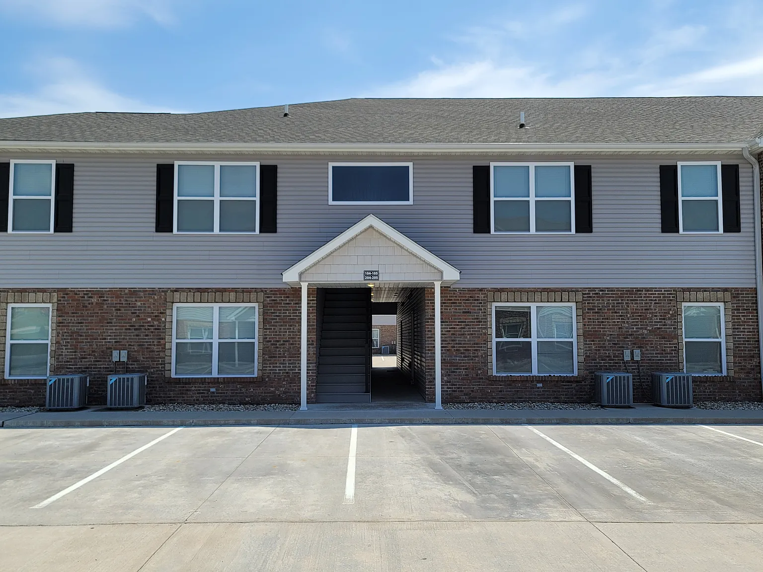 1 Hundred West Apartments — Photo 2