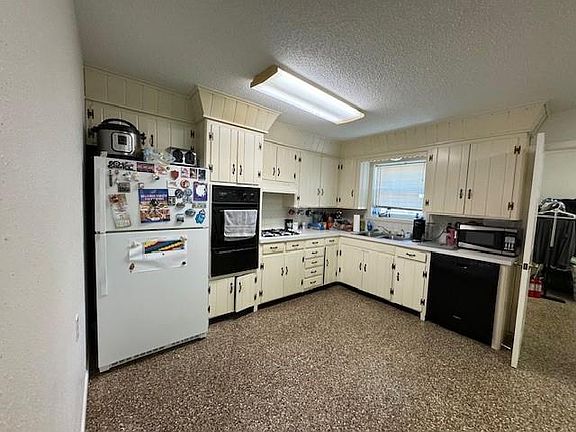 4th image of 304 Radiance Ave