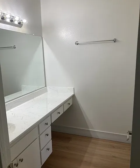 Orange Apartments — Photo 18