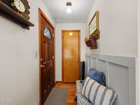 2nd image of 60 Willow St