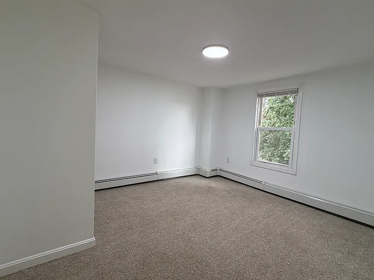 38 Marion Ave N — Photo 10
