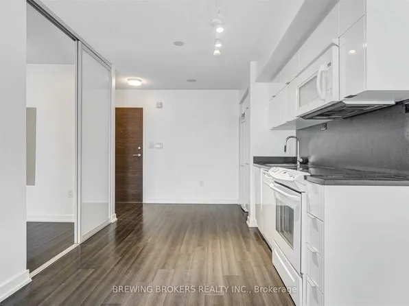 21 Iceboat Ter, Toronto, ON