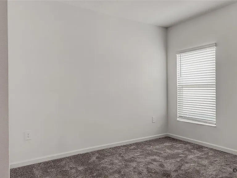 1490 Brentwood Dr — Photo 5