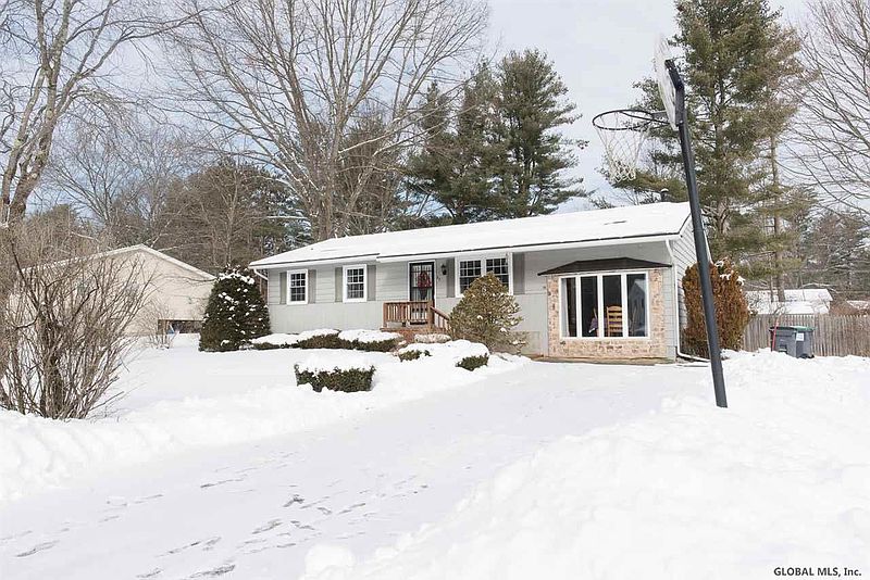 2nd image of 32 WHIPPLETREE Road