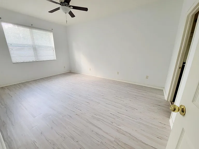 412 Summerlyn Dr — Photo 18