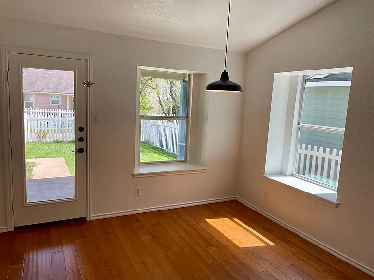5373 Hartson — Photo 10