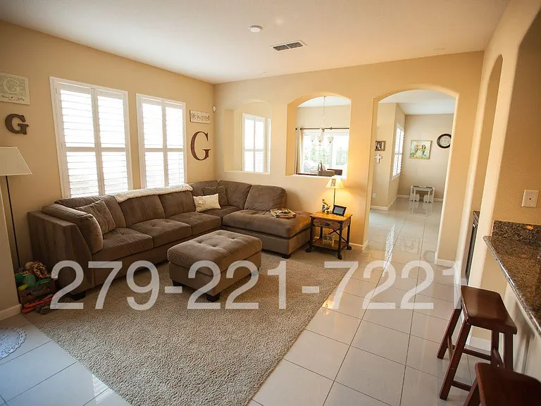 8058 Linda Isle Ln — Photo 2