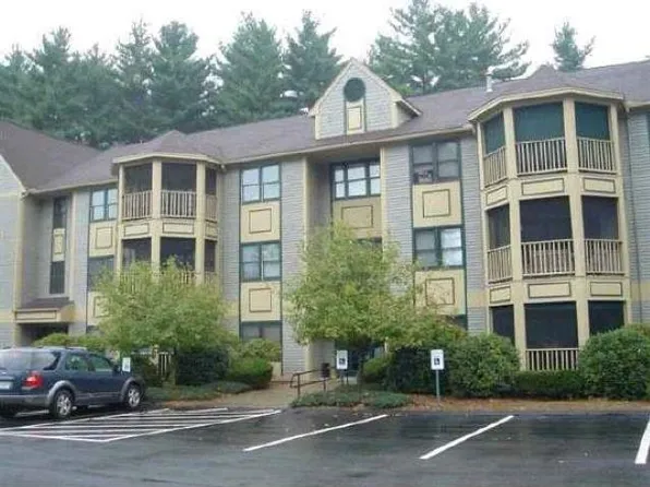 7 Bartemus Trail #203, Nashua, NH 03060