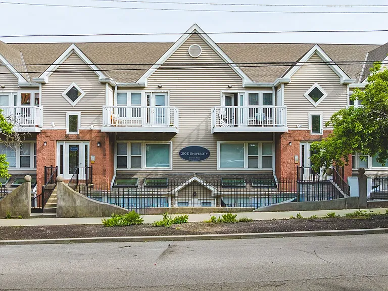 Walk to UC & UC Medical | 1BR/2BR Apartments — Photo 57