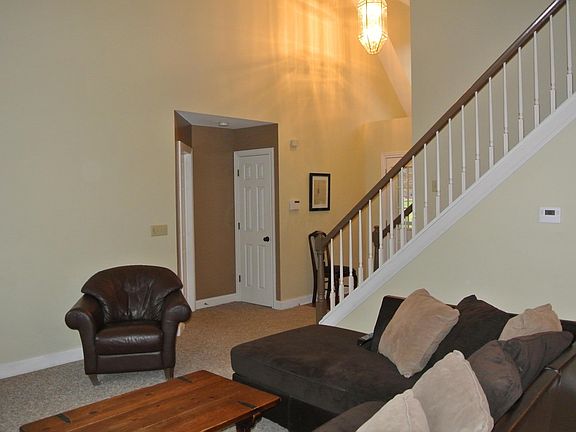 4th image of 275 Bridle Path Ln NE