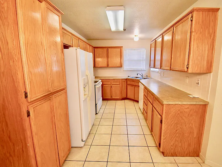 5603 Golden Dr — Photo 3